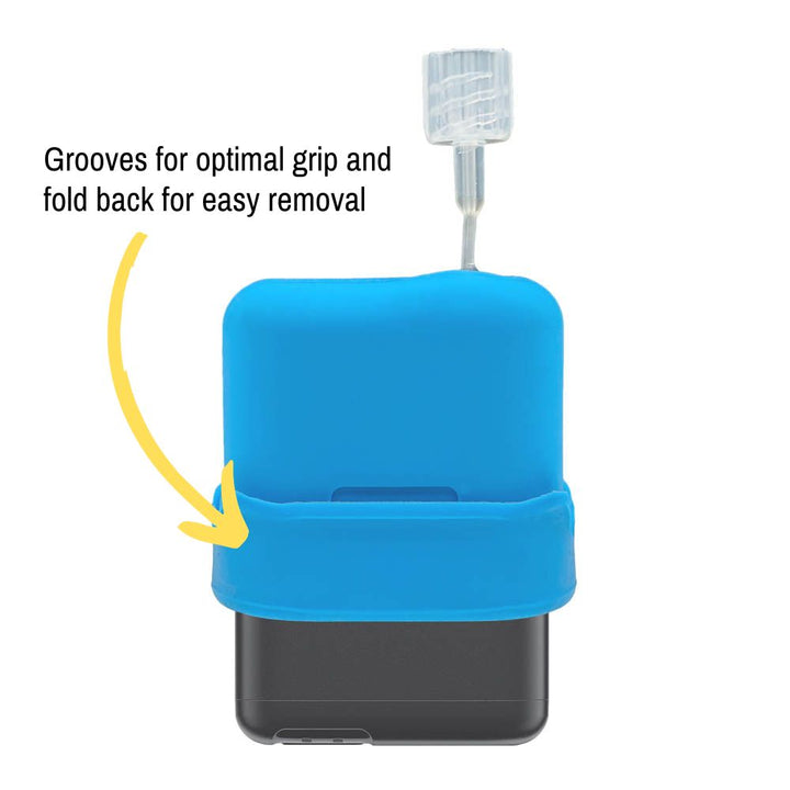 The blue Mobi Tandem Gel Skin pulled up on the insulin pump showing grooves for optimal grip and fold back for easy removal.