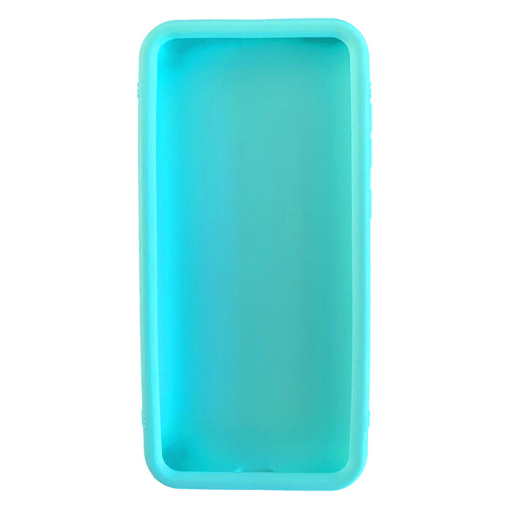 Front of an aqua Omnipod® 5 Case.