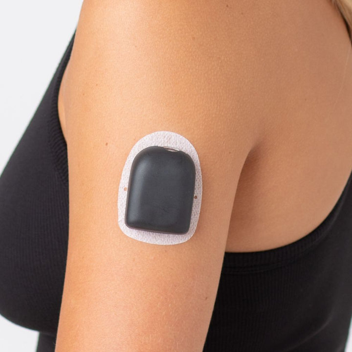 A close-up picture of a woman wearing the aqua PumpPOP on the outside of her upper left arm