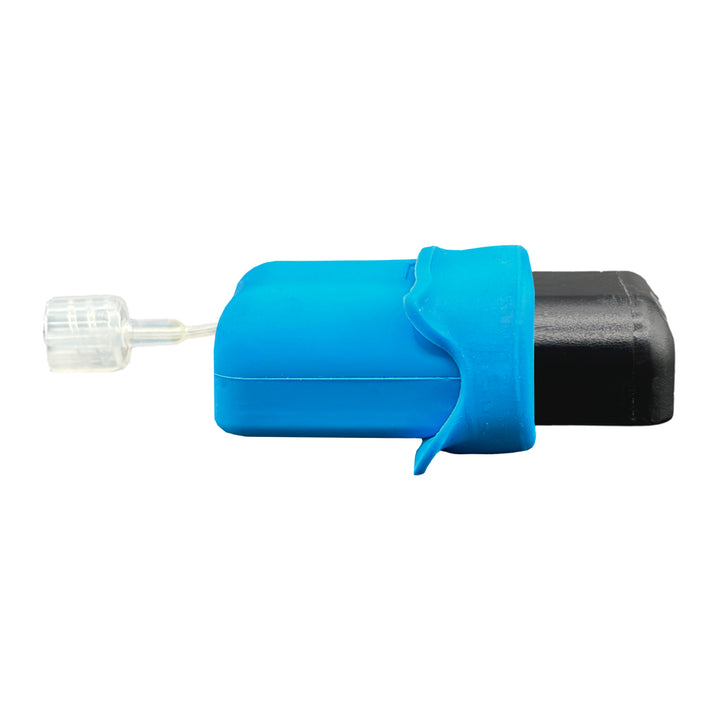 The side of the blue Mobi Tandem Gel Skin pulled up on the insulin pump showing grooves for optimal grip and fold back for easy removal.