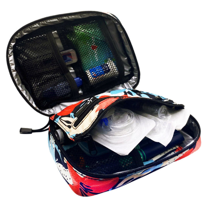 Large, zippered pocket in the middle can fit an extra insulin pump supplies.