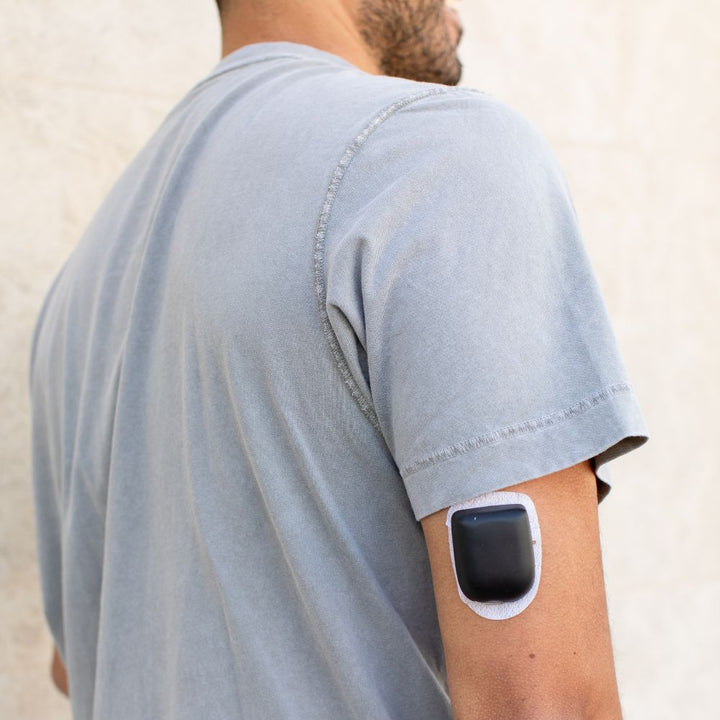 A man wearing a black PumpPOP on the outside of her upper right arm