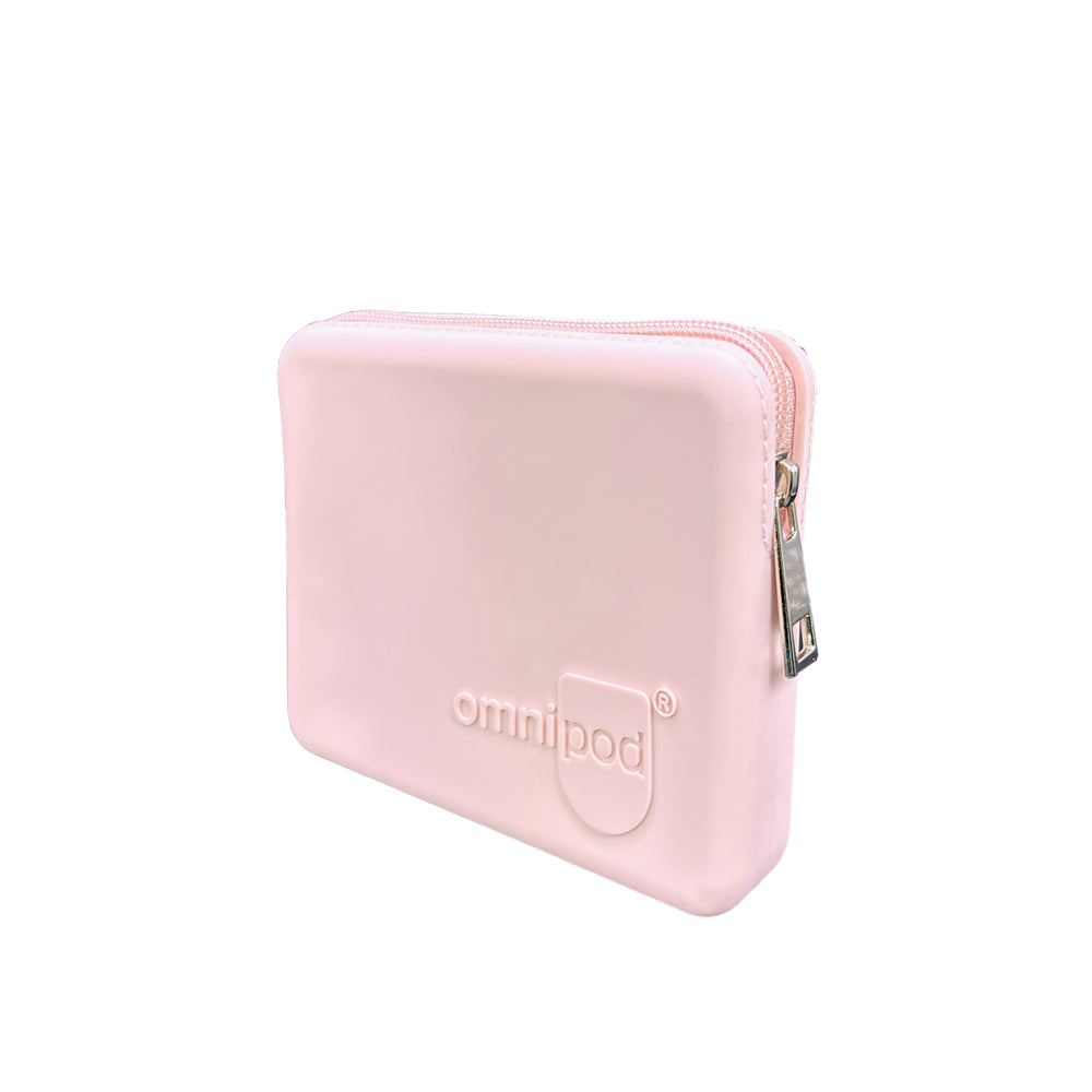 Side view of the Omnipod® Protective Travel Case: A side profile of the light pink Omnipod® protective travel case, highlighting its slim and compact design with a zippered closure.