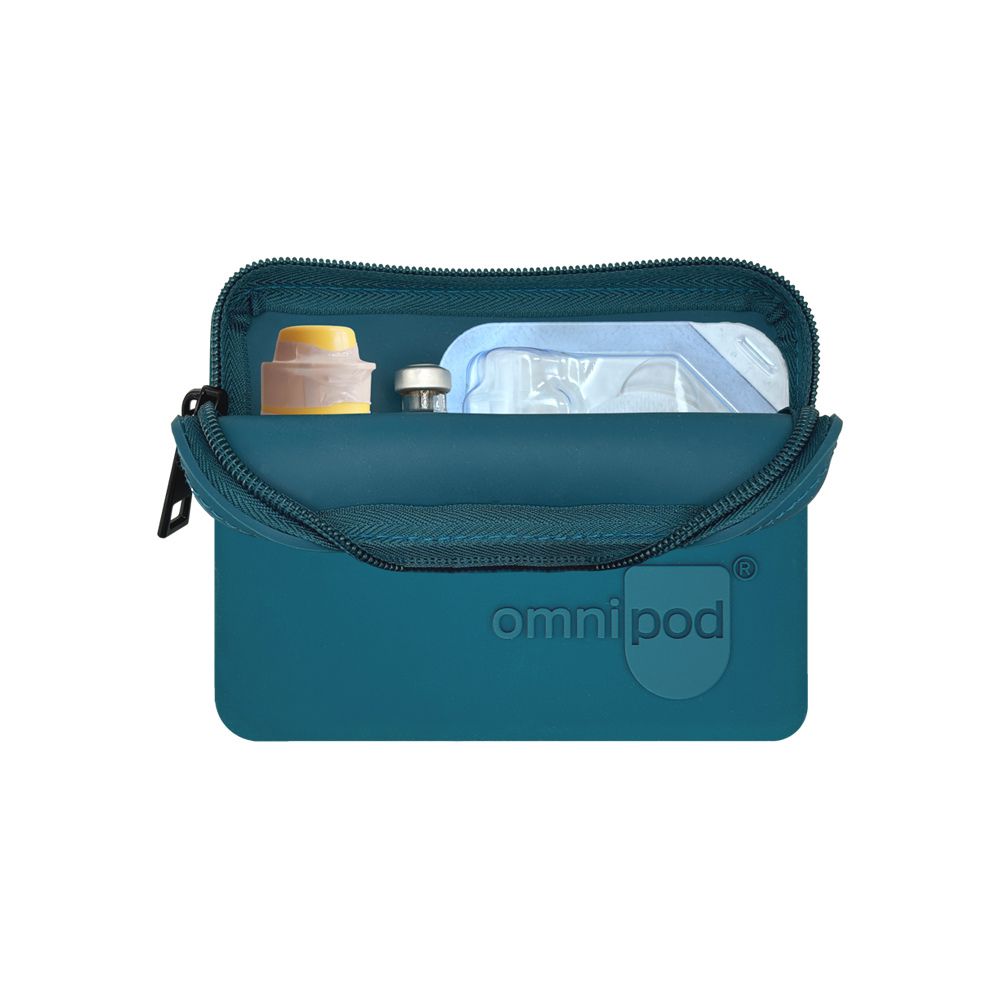 Set up with Omnipod® pod, insulin and Baqsimi nasal glucagon: The interior of the blue Omnipod® protective travel case showing an Omnipod® pod, insulin vial and a Baqsimi nasal glucagon arranged neatly within the case.